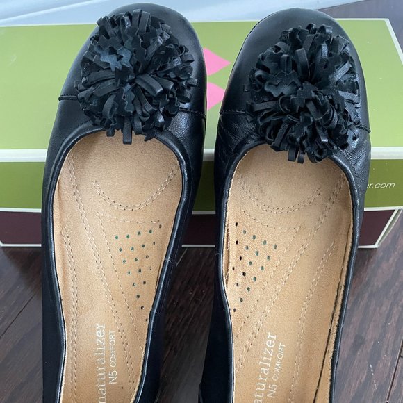 Naturalizer Leather Cacy Pom Pom Ballet Flat Black - Picture 2 of 5